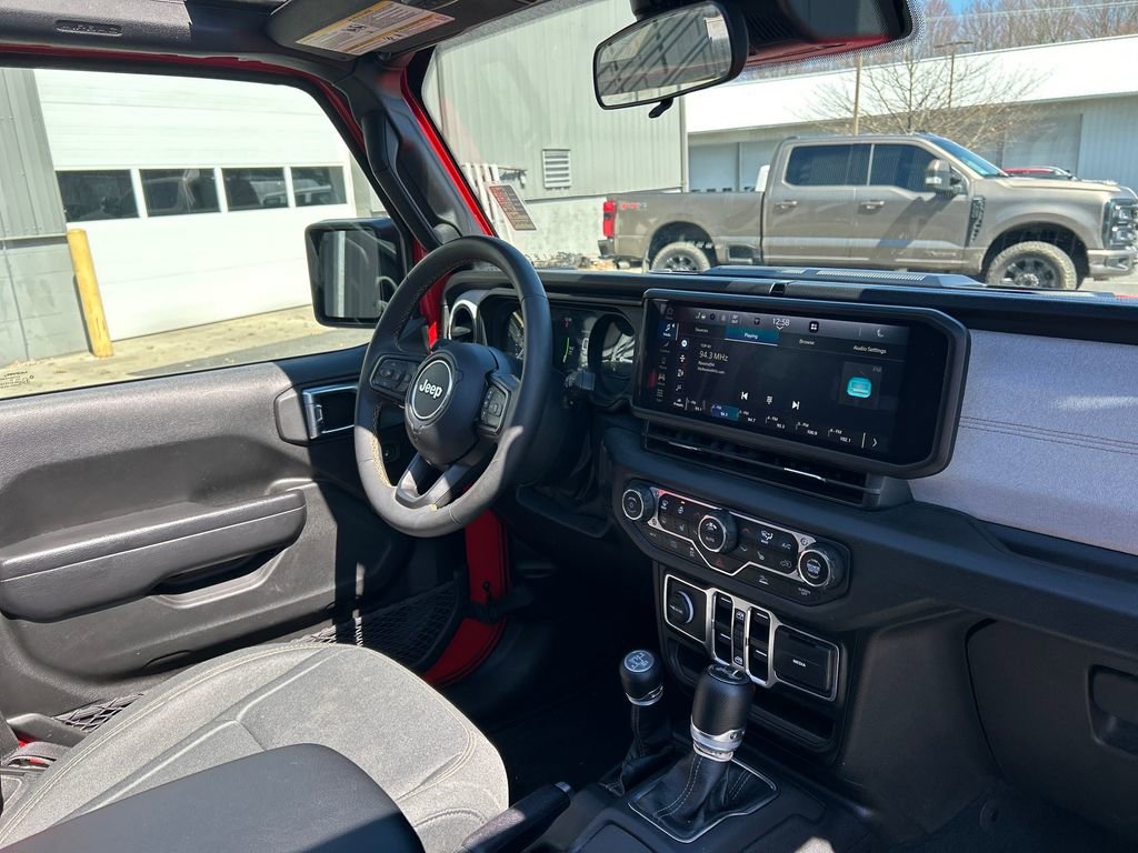 Used 2024 Jeep Wrangler Unlimited w/ Convenience Group image 32