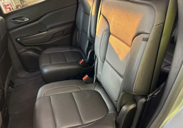 Used 2023 GMC Acadia SLT w/ Elevation Edition AWD/4WD image 8