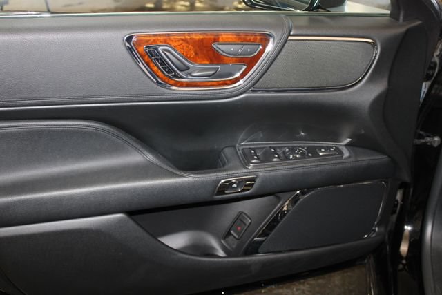 Used 2017 Lincoln Continental Select FWD image 12