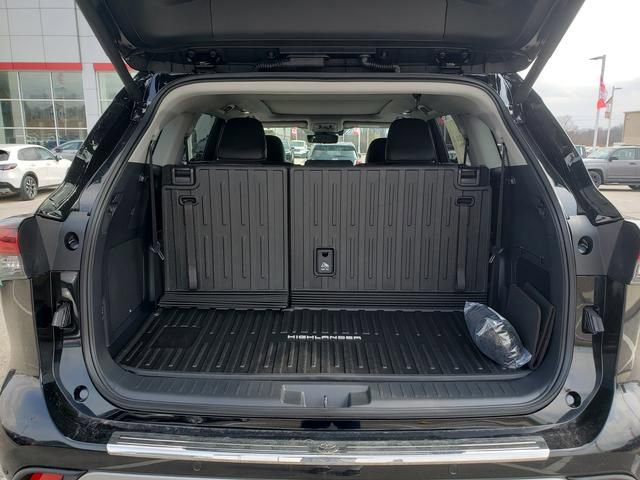 New 2026 Toyota Highlander Platinum AWD/4WD image 7
