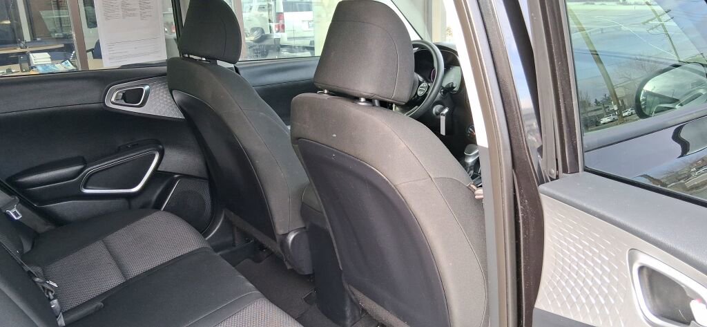 Used 2023 Kia Soul LX w/ Option Group 015 FWD image 11