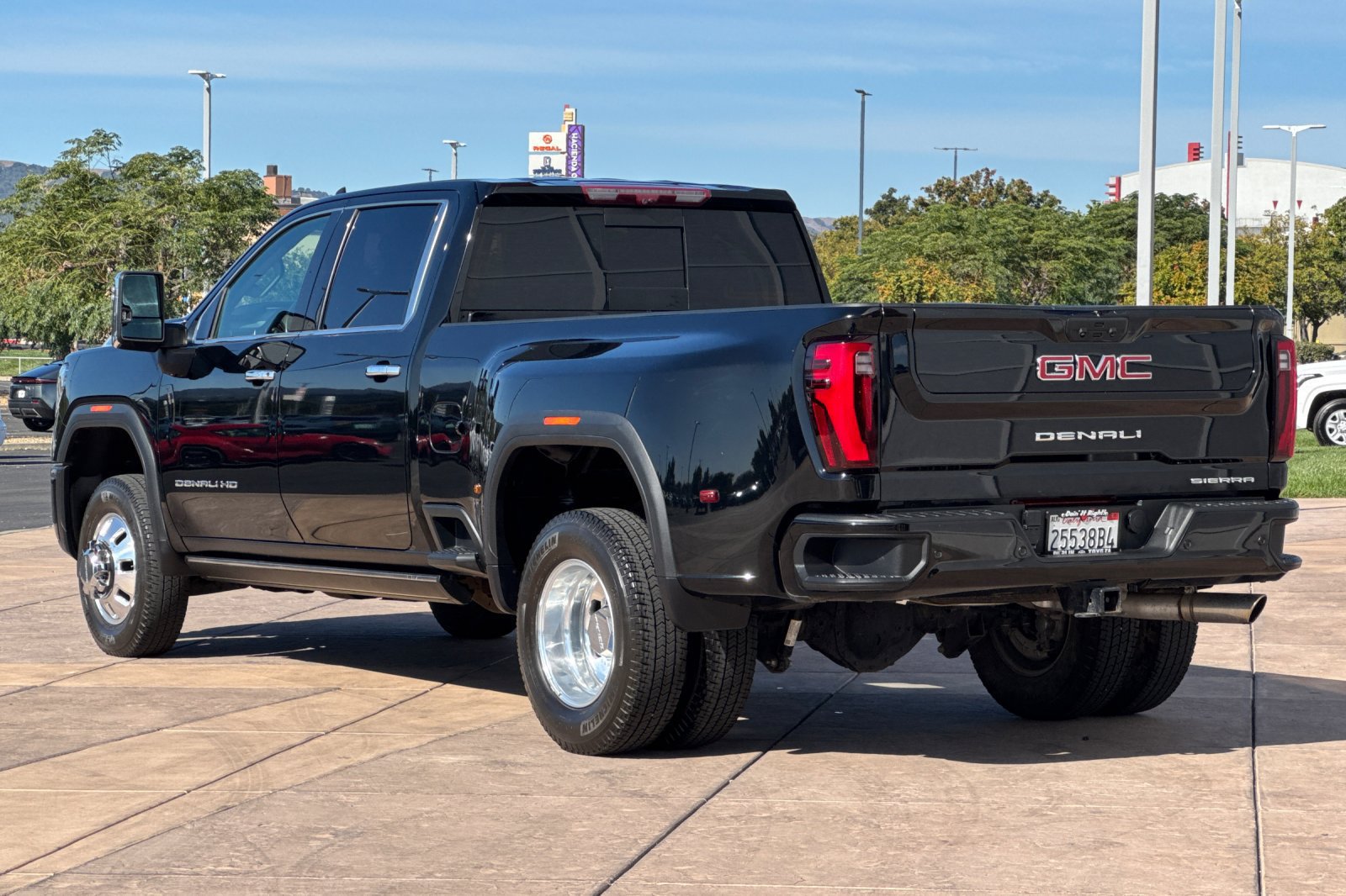 Used 2024 GMC Sierra 3500 Denali w/ Denali Reserve Package AWD/4WD image 6