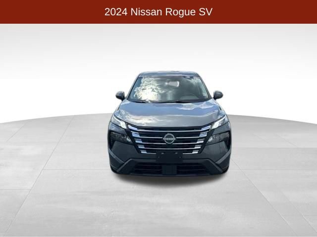 Used 2024 Nissan Rogue SV image 2