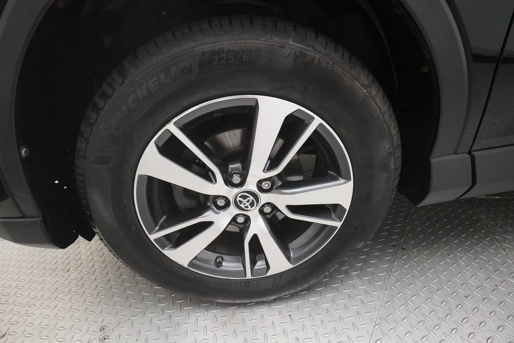 Used 2018 Toyota RAV4 XLE AWD/4WD image 23