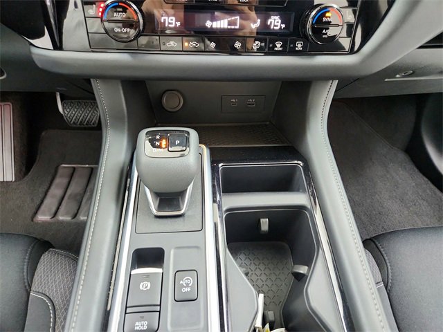 Used 2024 Nissan Pathfinder SV image 25