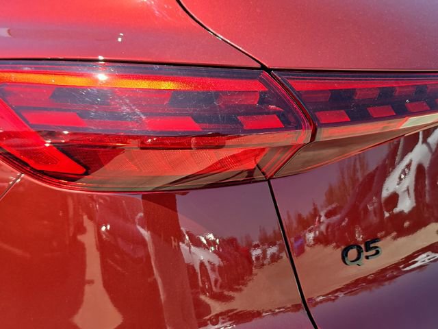 Used 2025 Audi Q5 Premium w/ Convenience Package image 37