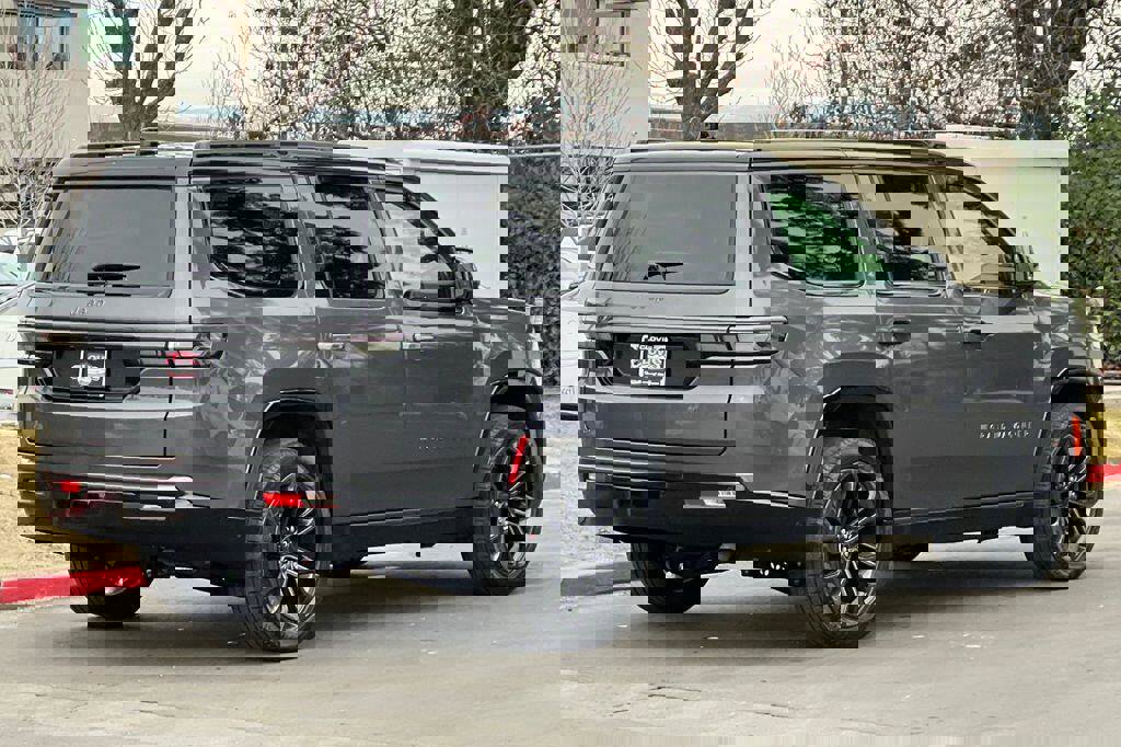 New 2026 Jeep Grand Wagoneer Summit w/ Premium Group III image 4