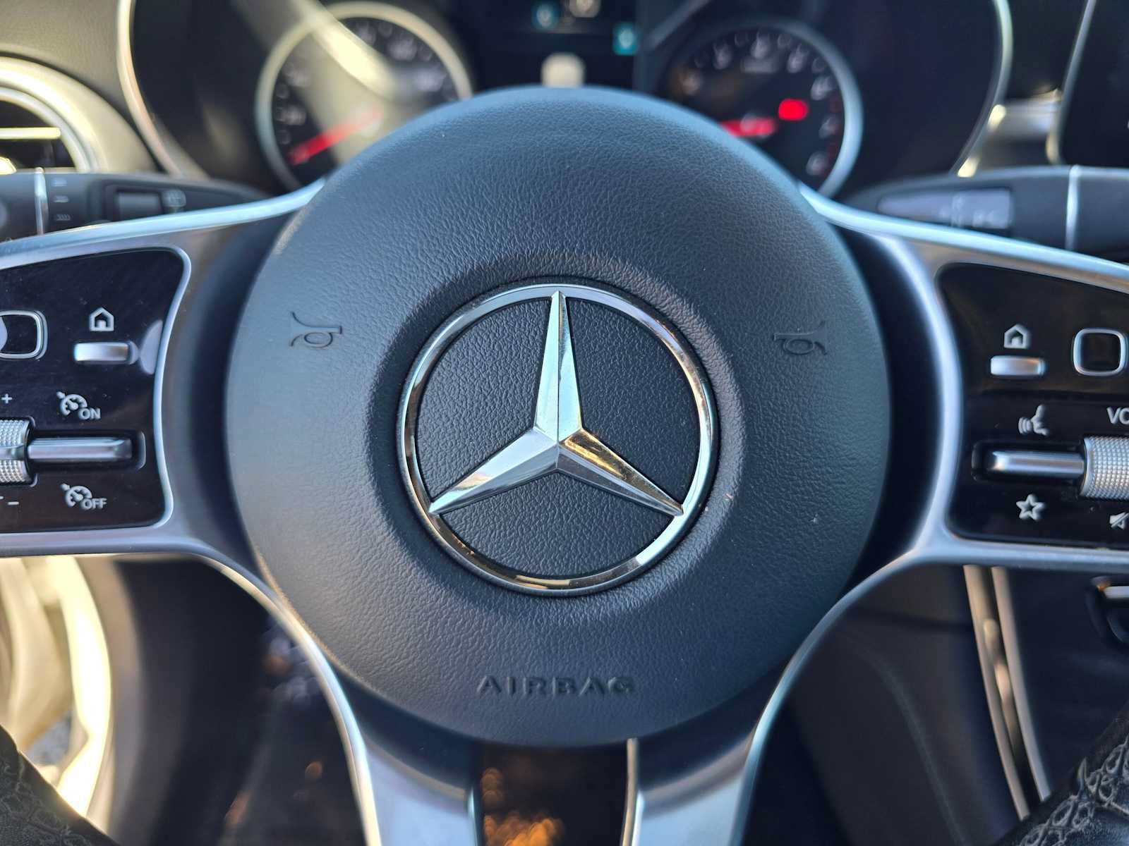 Used 2021 Mercedes-Benz GLC 300 4MATIC image 24