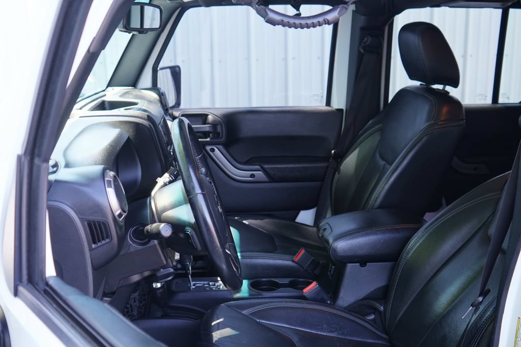 Used 2018 Jeep Wrangler Unlimited Sahara AWD/4WD image 12