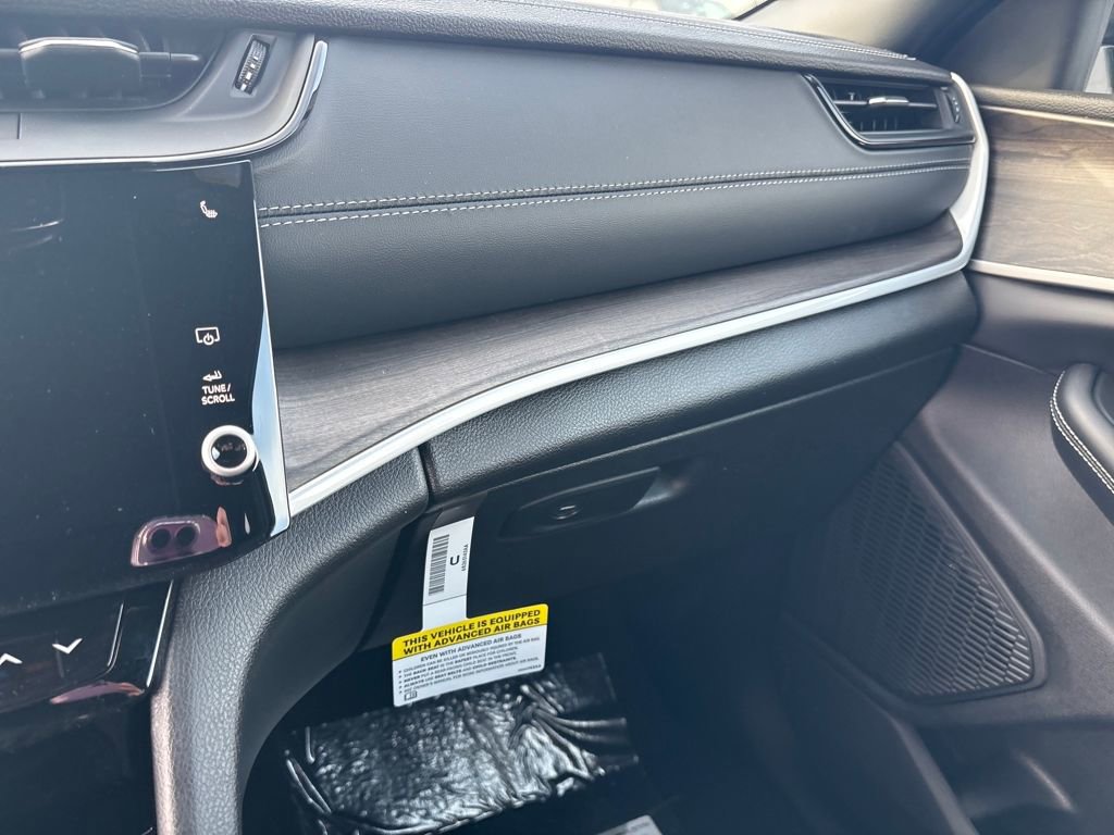 New 2026 Jeep Grand Cherokee Altitude image 26