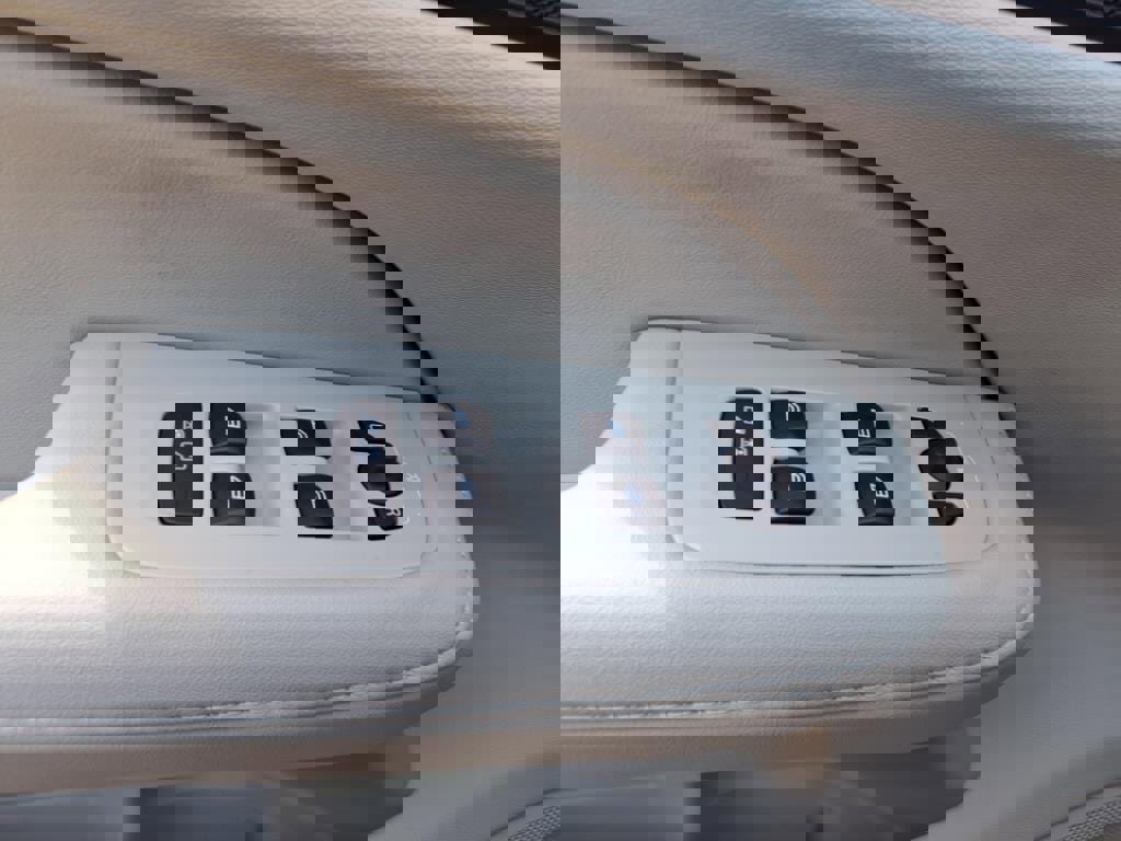 New 2026 Volvo V60 B5 Cross Country Plus w/ Protection Package Premier image 23