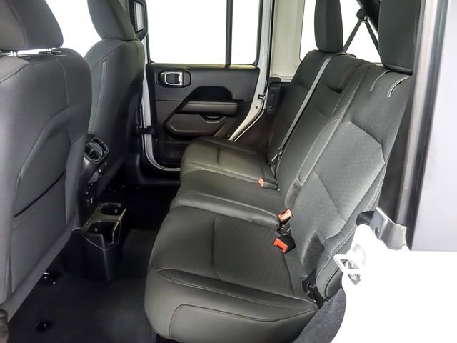 Used 2018 Jeep Wrangler Unlimited Sahara w/ LED Lighting Group AWD/4WD image 14