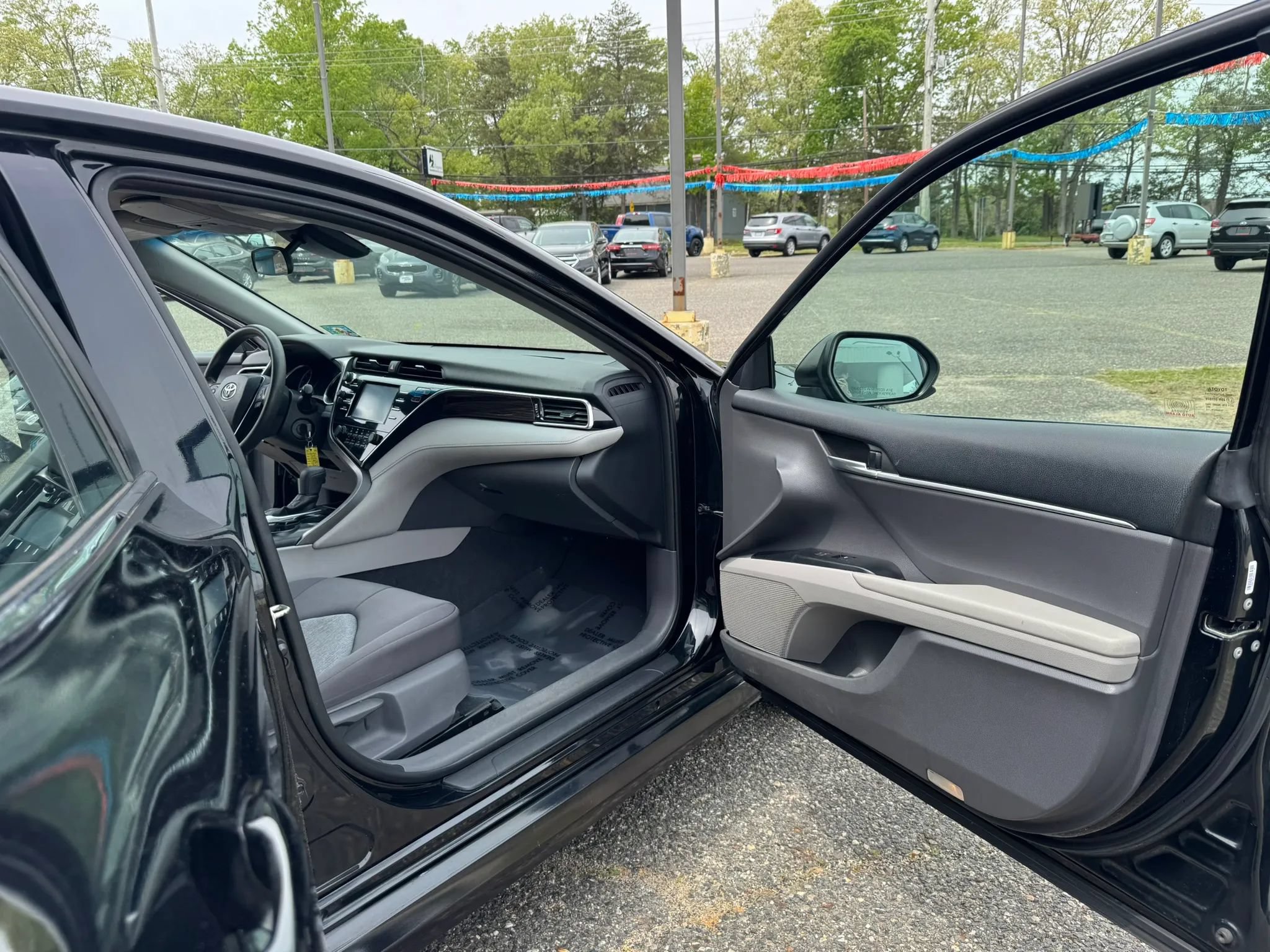 Used 2018 Toyota Camry LE FWD image 16