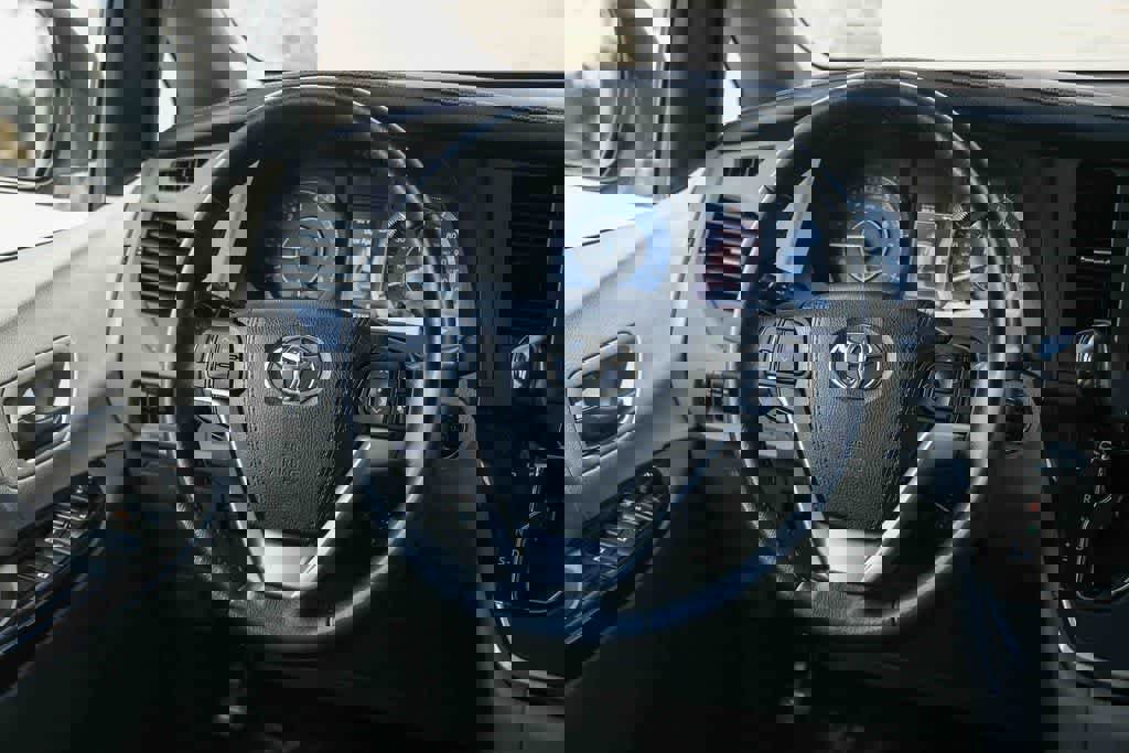 Used 2016 Toyota Sienna XLE image 12