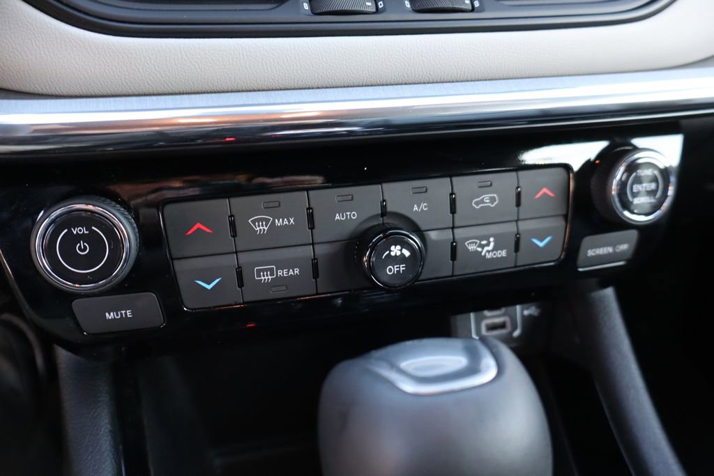 Used 2024 Jeep Compass Limited image 20