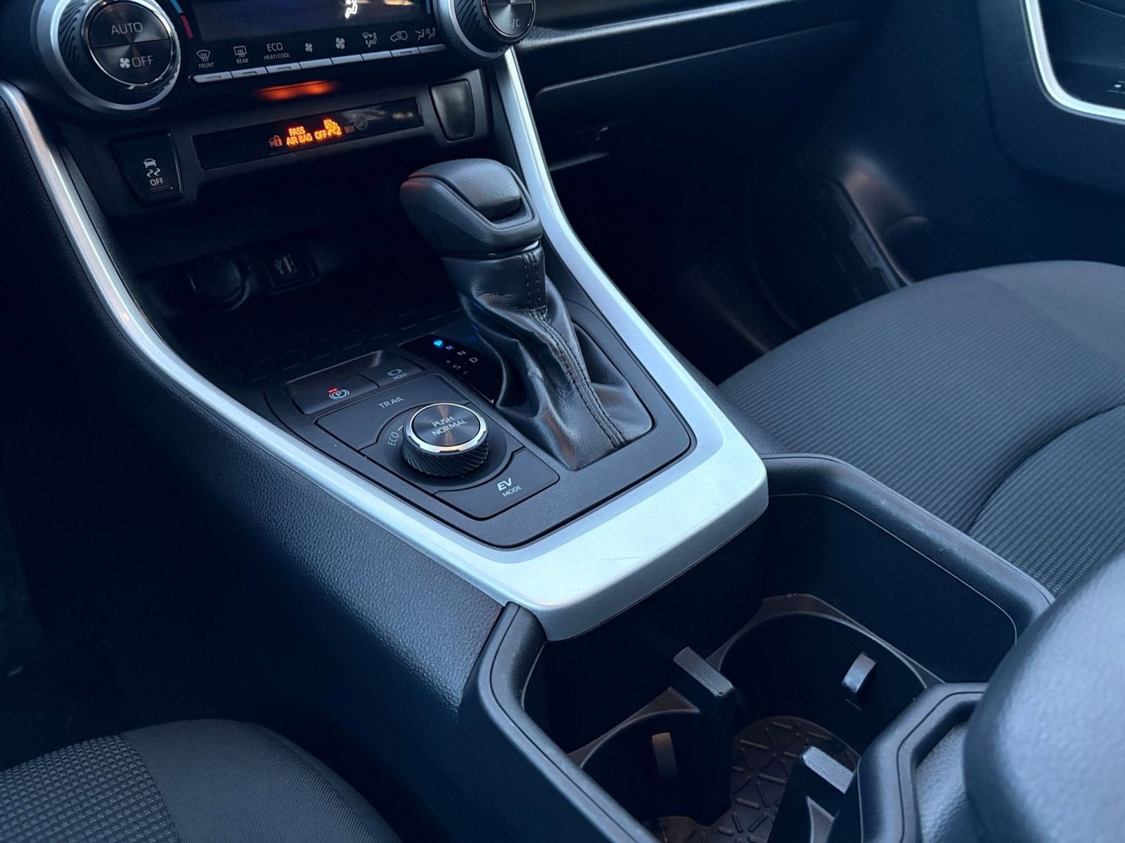 Used 2025 Toyota RAV4 LE image 40