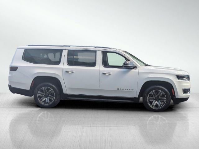 Used 2023 Jeep Wagoneer L Series II image 3