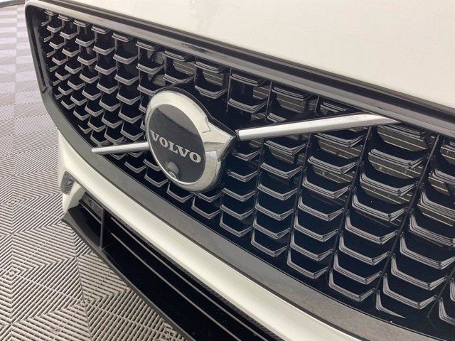 Used 2024 Volvo XC60 B5 Plus w/ Protection Package Premier AWD/4WD image 9