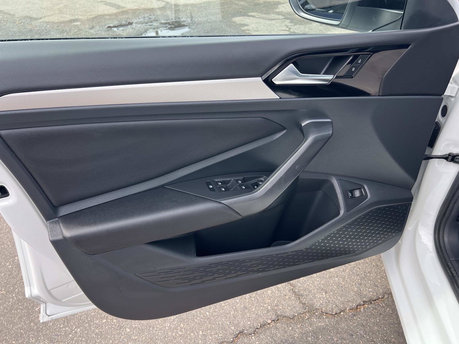 Used 2019 Volkswagen Jetta R-Line w/ R-Line Cold Weather Package FWD image 6