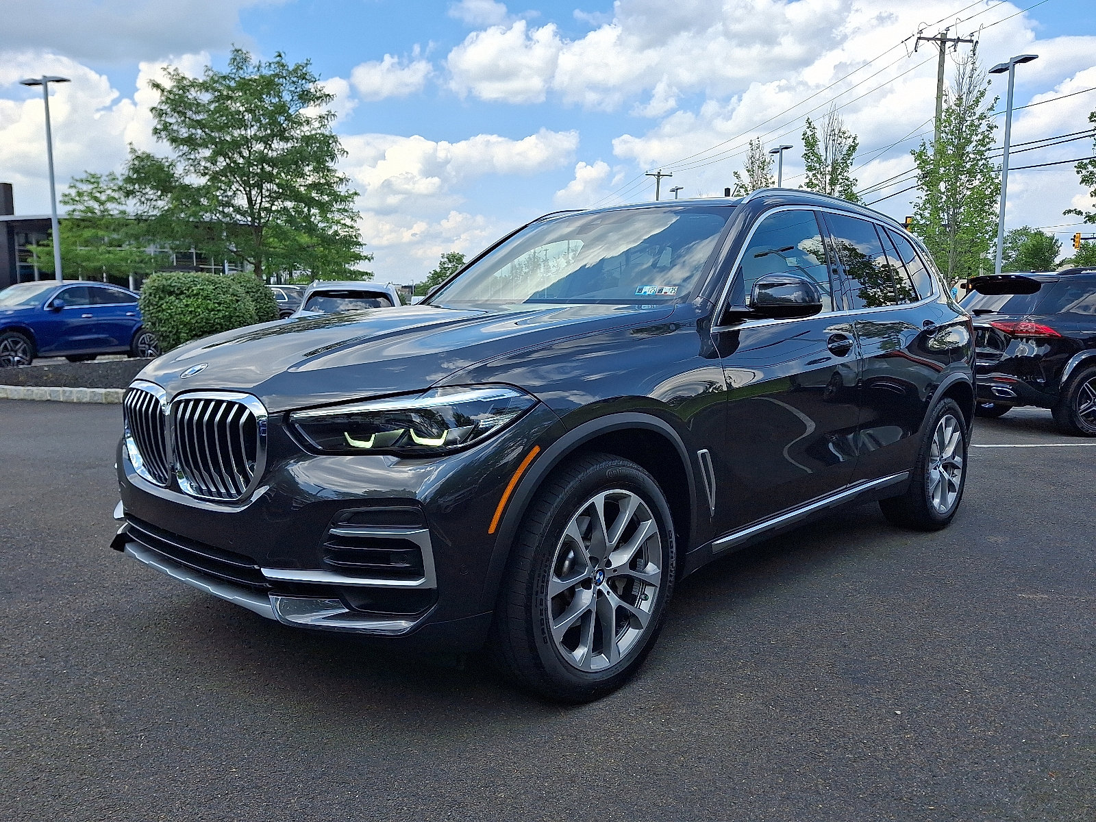 Used 2022 BMW X5 xDrive40i w/ Premium Package image 3