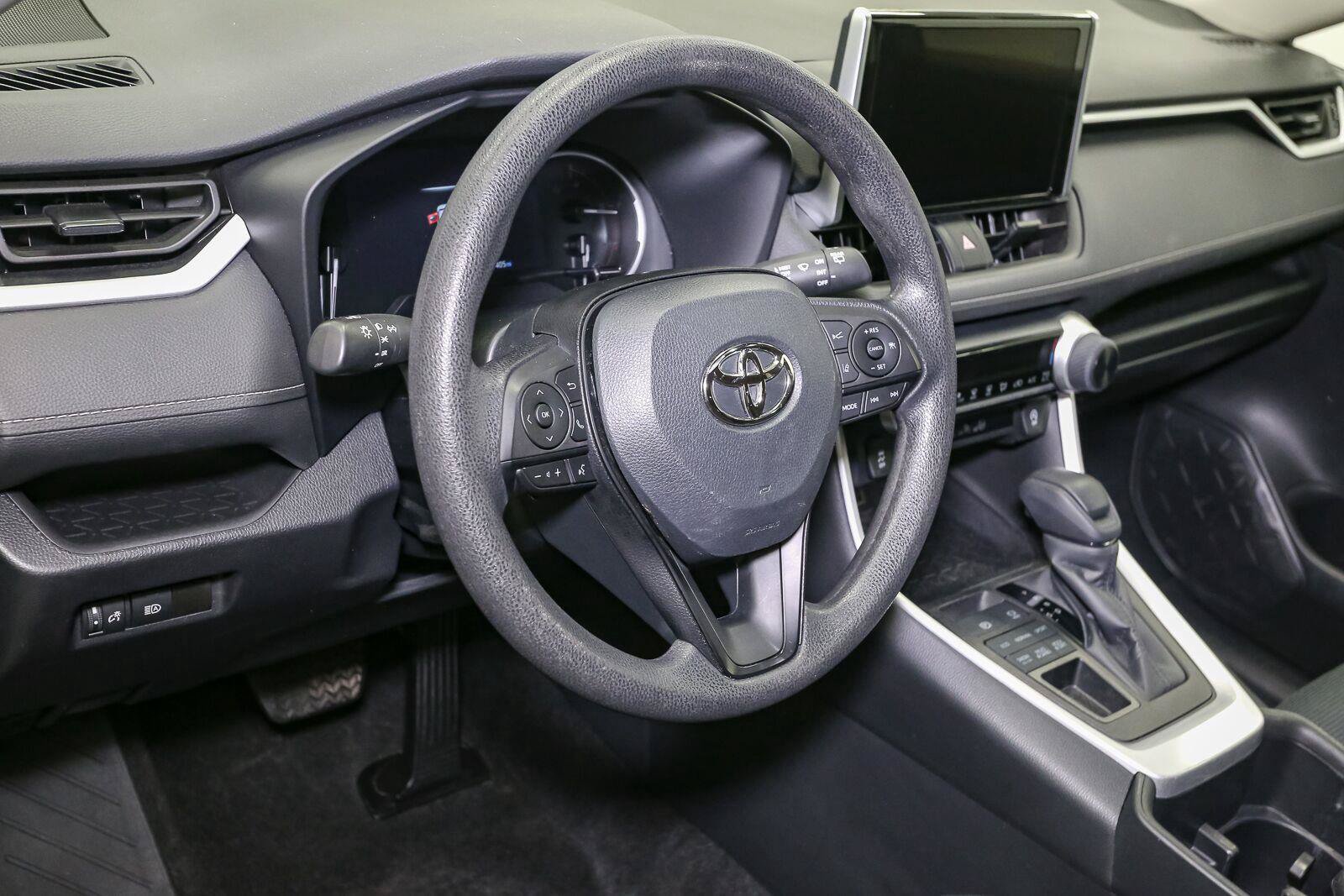 Certified 2023 Toyota RAV4 LE AWD/4WD image 24
