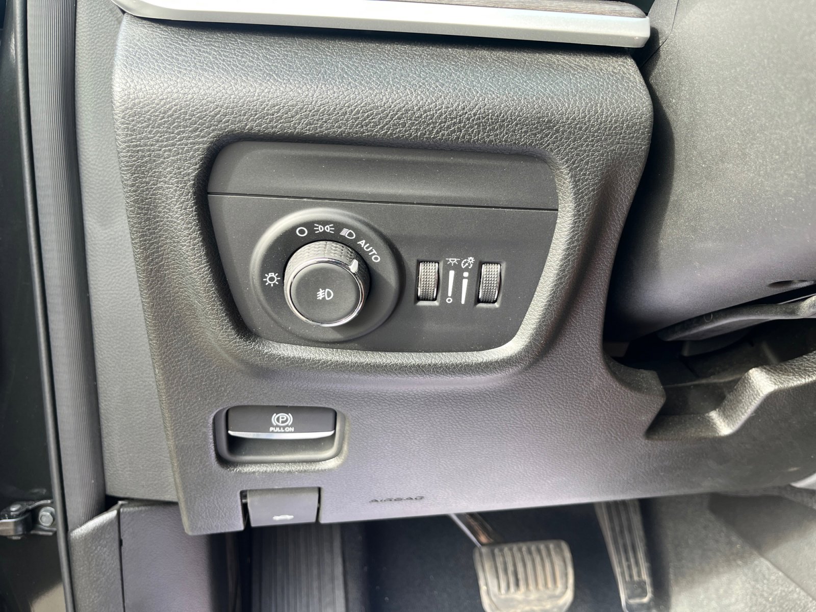 Certified 2024 Jeep Grand Cherokee Limited image 32