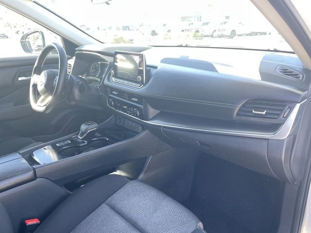 Used 2024 Nissan Rogue SV image 28