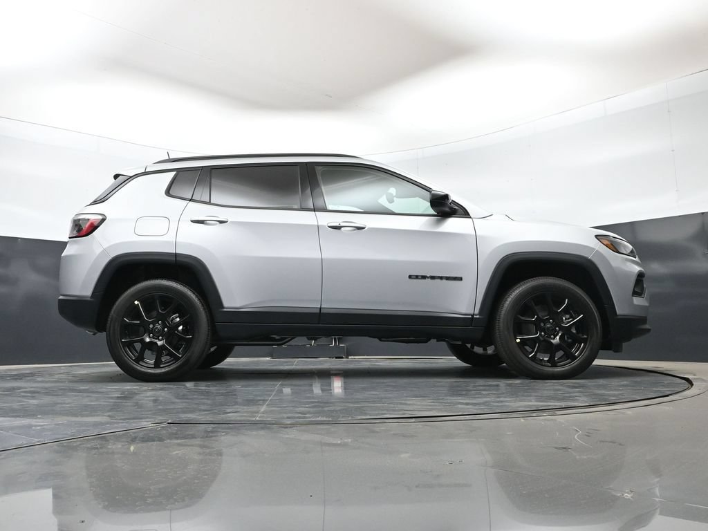 New 2026 Jeep Compass Latitude AWD/4WD image 43