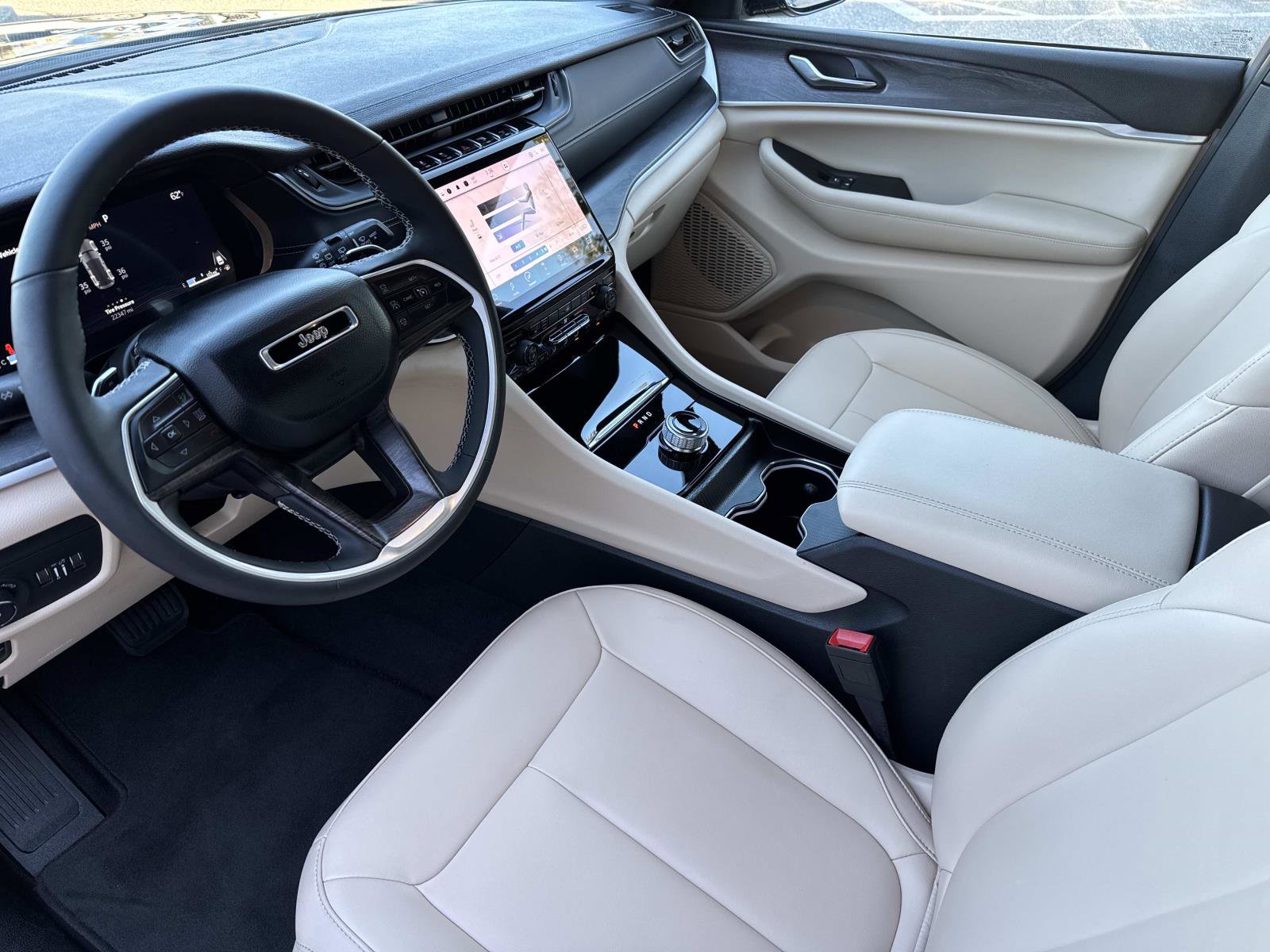 Used 2024 Jeep Grand Cherokee Limited w/ MOPAR Finishing Package image 22