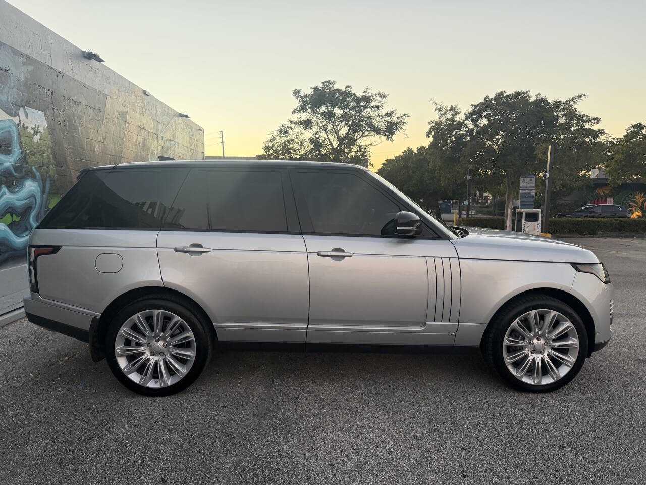 Used 2018 Land Rover Range Rover Supercharged AWD/4WD image 6