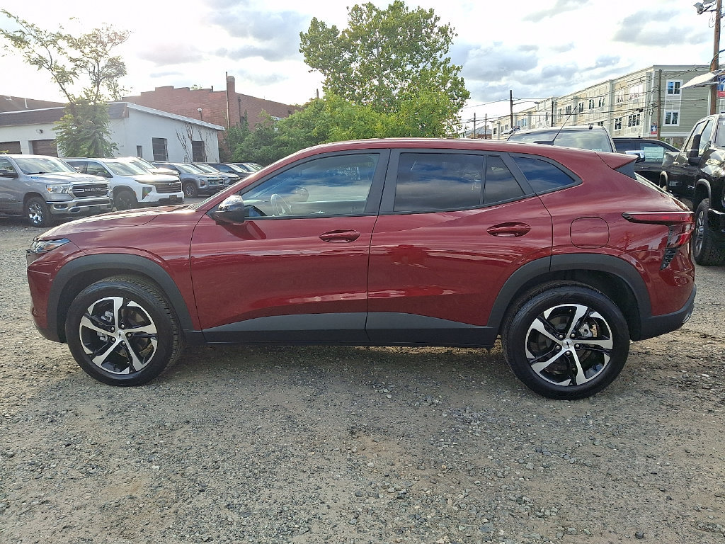 Certified 2024 Chevrolet Trax RS w/ Driver Confidence Package FWD image 4