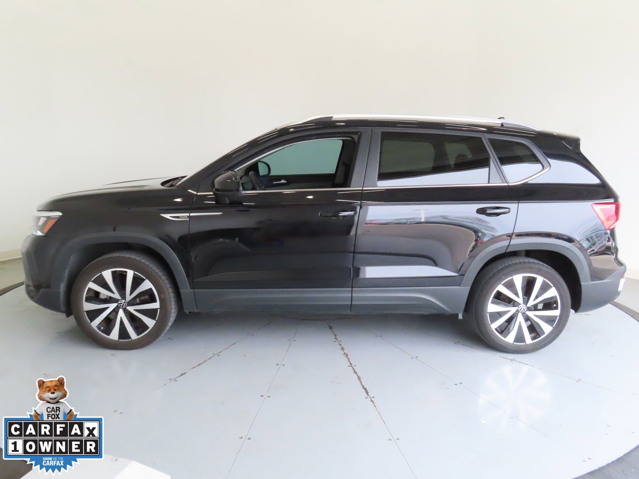 Certified 2023 Volkswagen Taos SE image 8