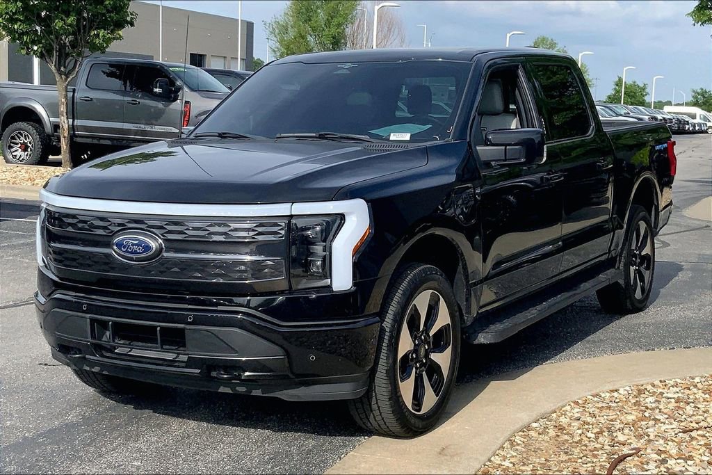 Used 2023 Ford F150 Lightning Platinum AWD/4WD image 5