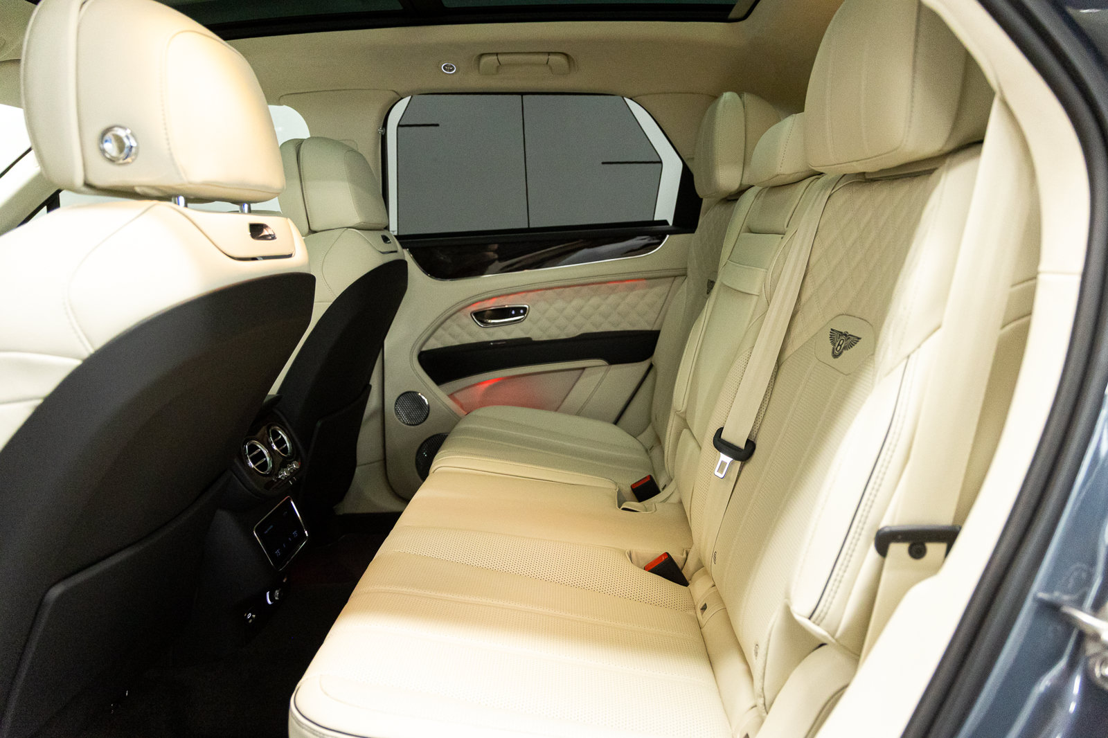 Certified 2023 Bentley Bentayga AWD/4WD image 32
