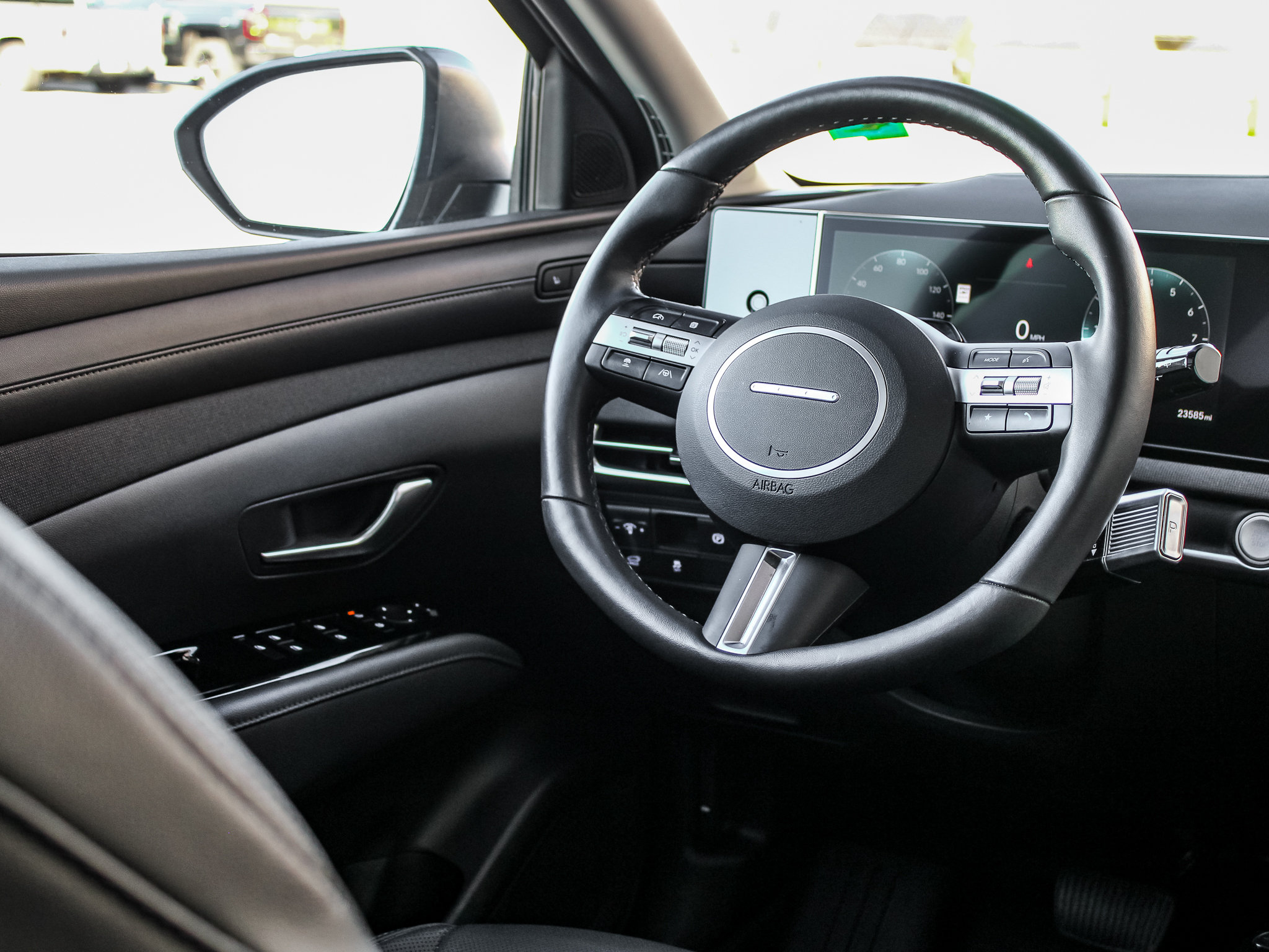 Used 2025 Hyundai Tucson Limited AWD/4WD image 29