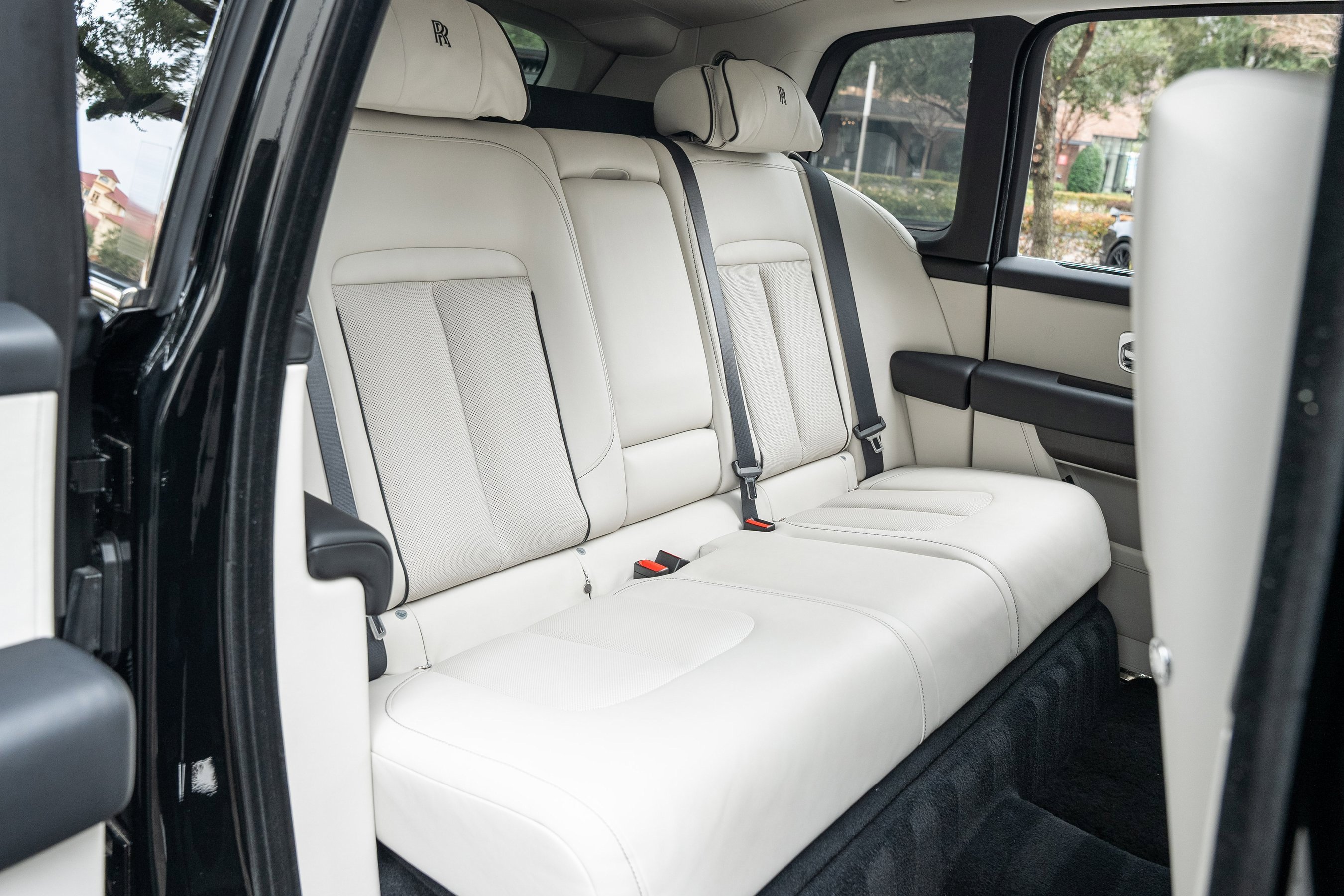 Used 2023 Rolls-Royce Cullinan w/ Cullinan Package image 62