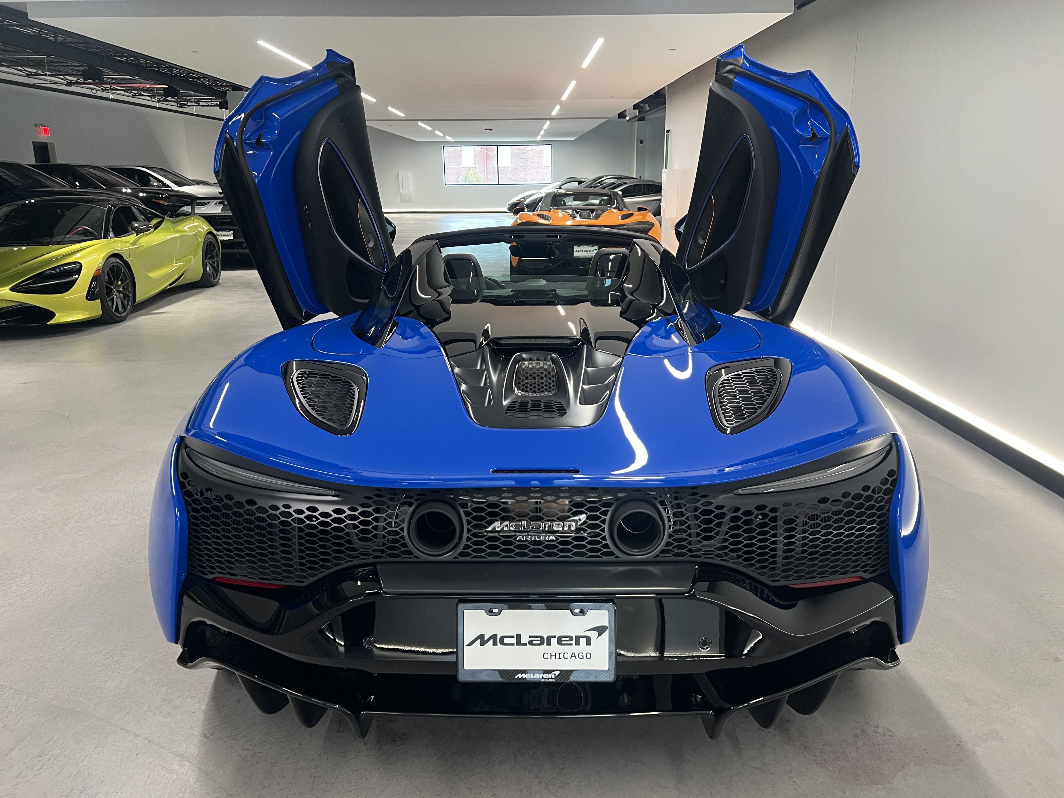 Used 2027 McLaren Artura Spider RWD image 15