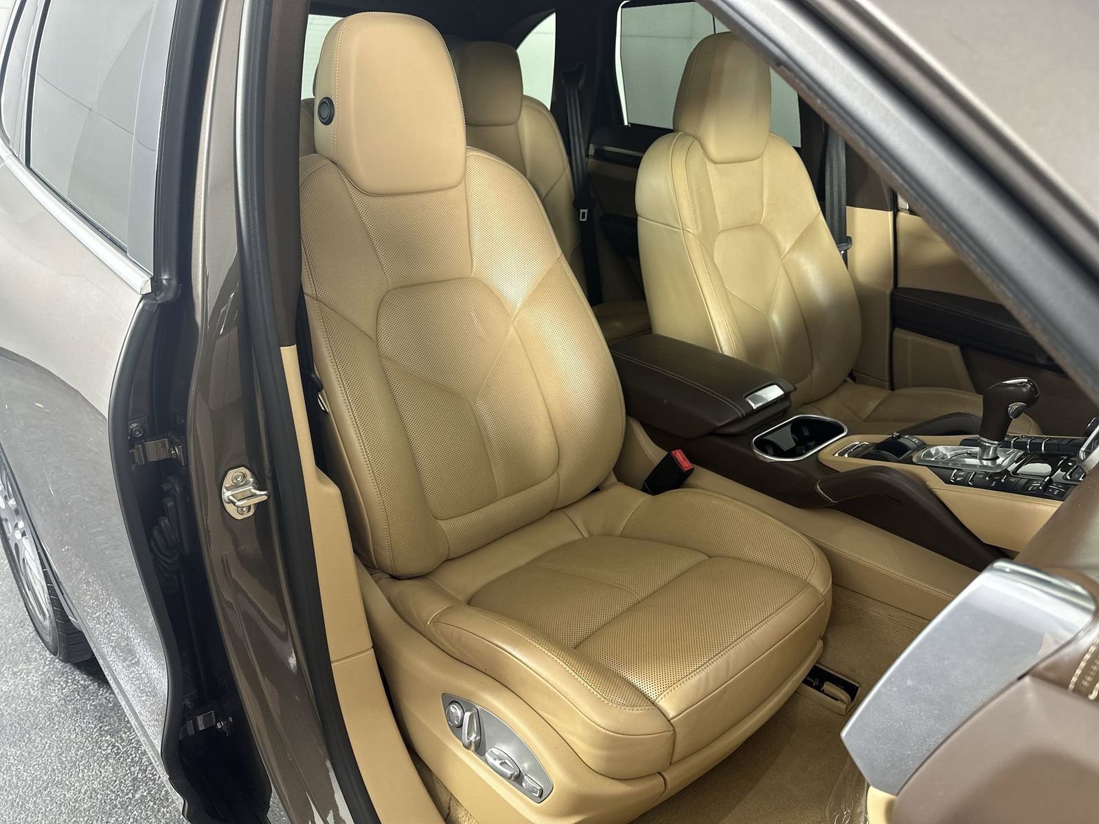 Used 2016 Porsche Cayenne S w/ Premium Plus Package image 27