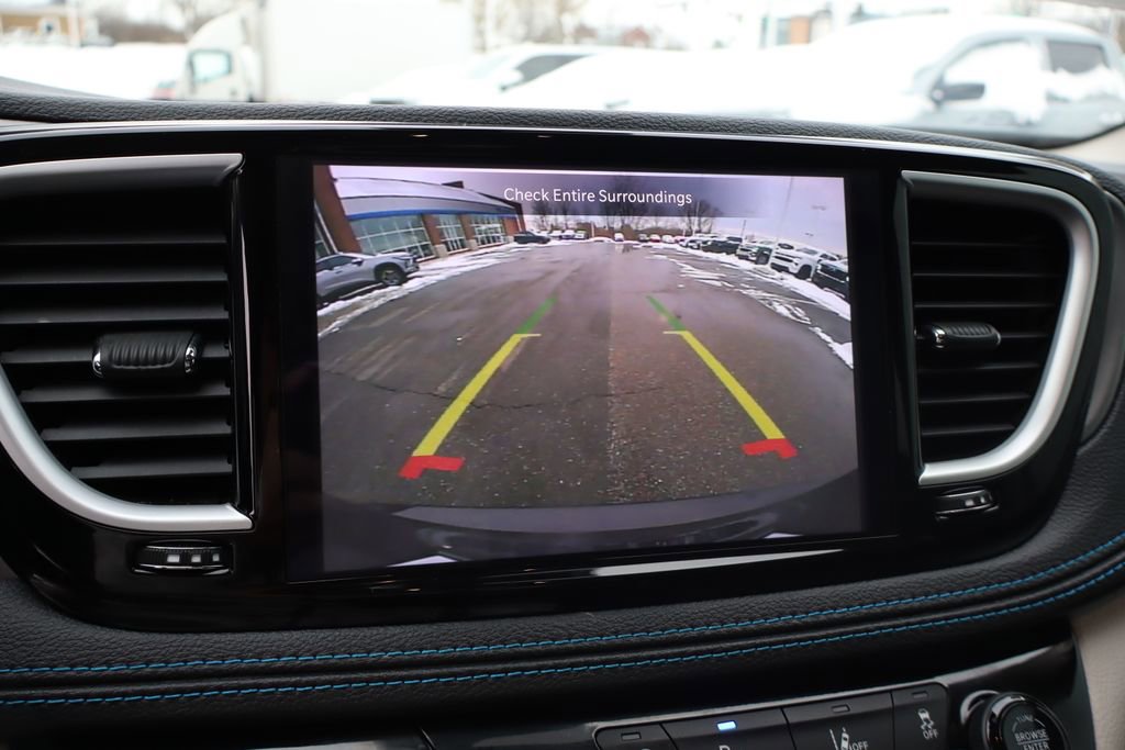 Used 2021 Chrysler Pacifica Touring-L w/ Uconnect Theater Family Group image 20