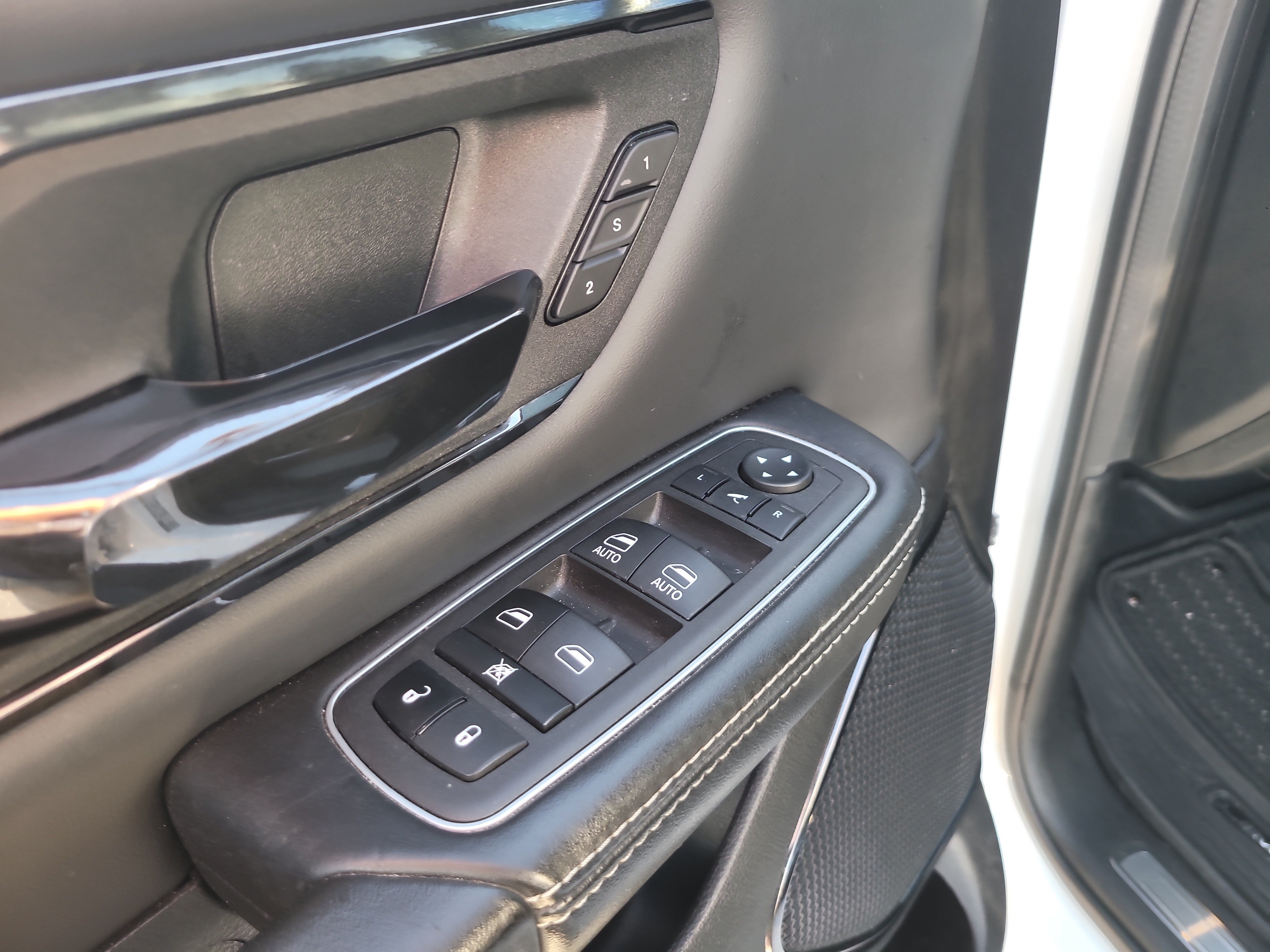 Used 2022 RAM 1500 Limited w/ Body Color Bumper Group AWD/4WD image 17
