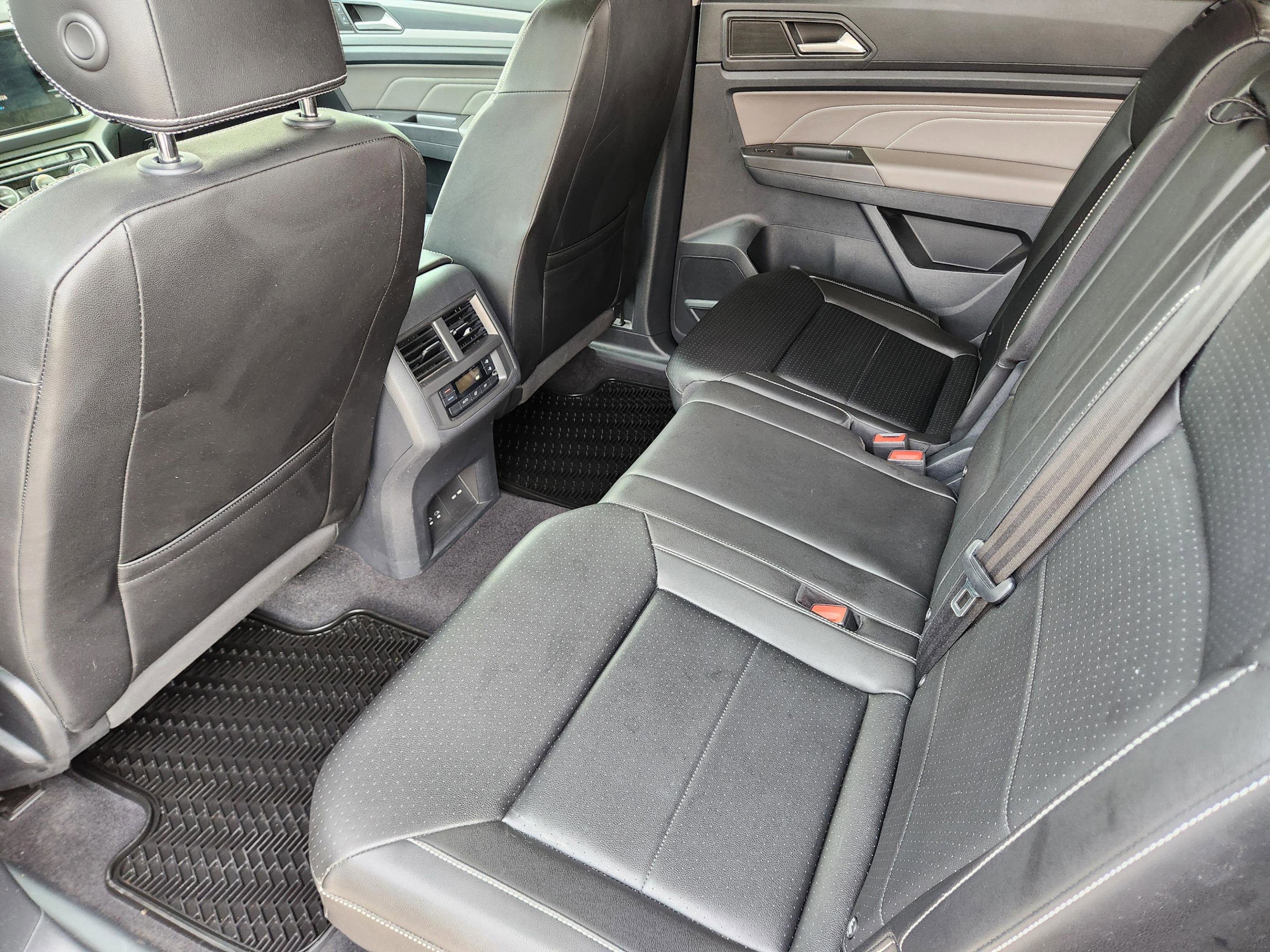 Used 2023 Volkswagen Atlas SEL R-Line image 29