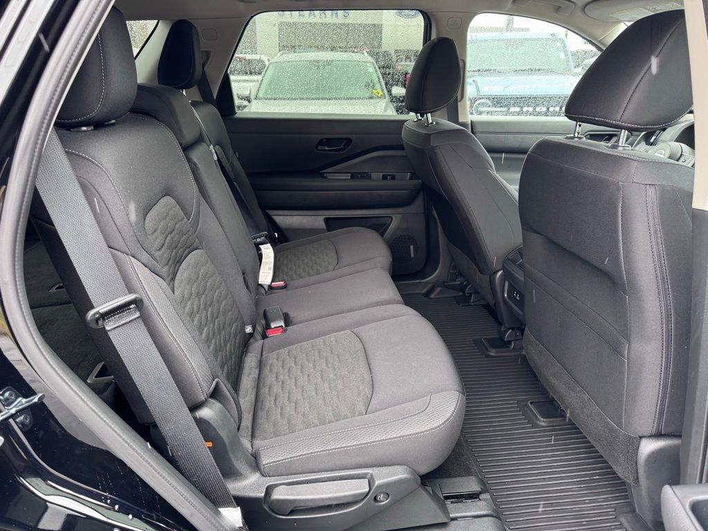 Used 2025 Nissan Pathfinder S image 28