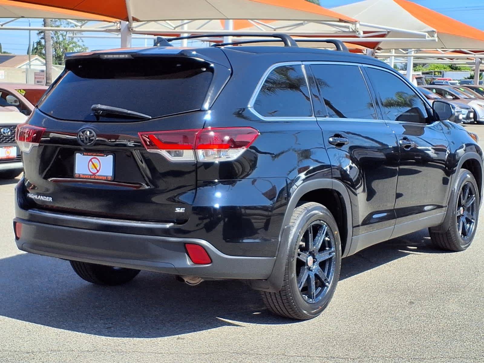Used 2019 Toyota Highlander SE w/ Carpet Mat Package (TMS) FWD image 6