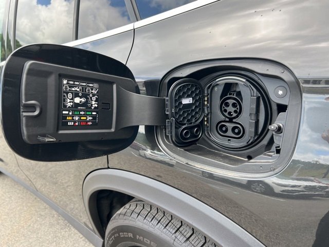 New 2025 Mercedes-Benz GLC 350e 4MATIC image 9