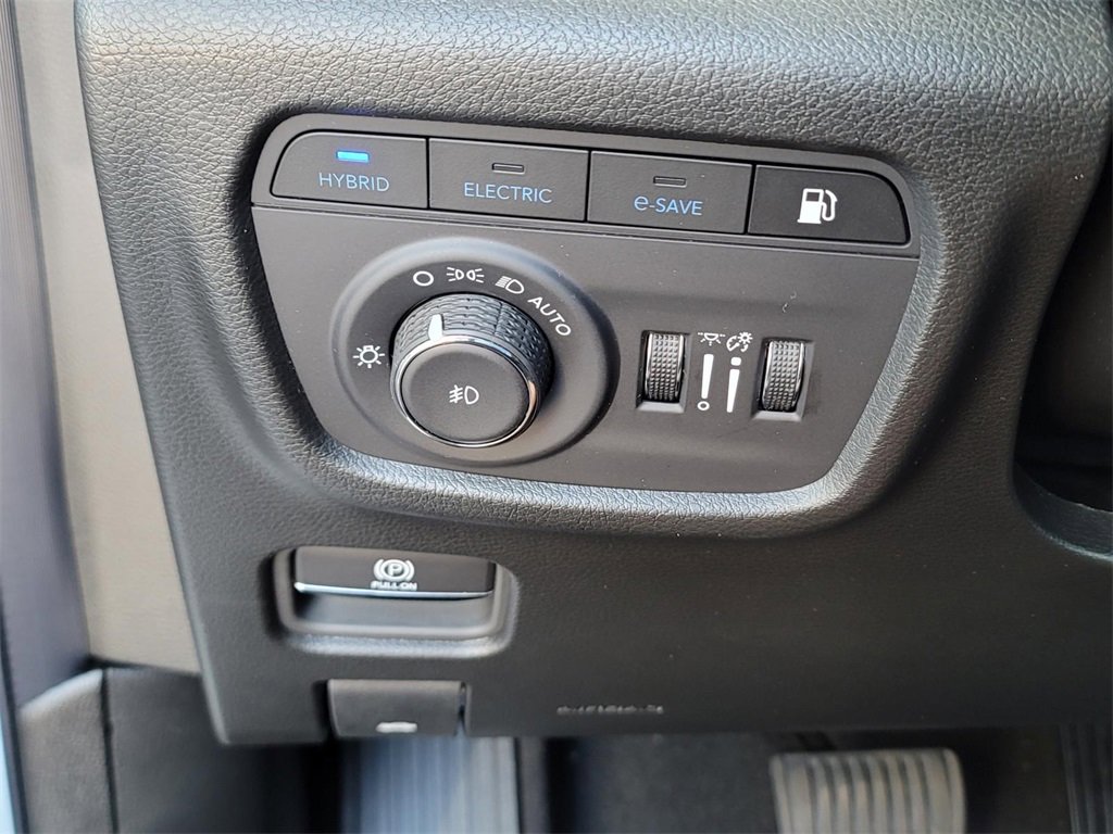 New 2025 Jeep Grand Cherokee Limited 4xe image 37