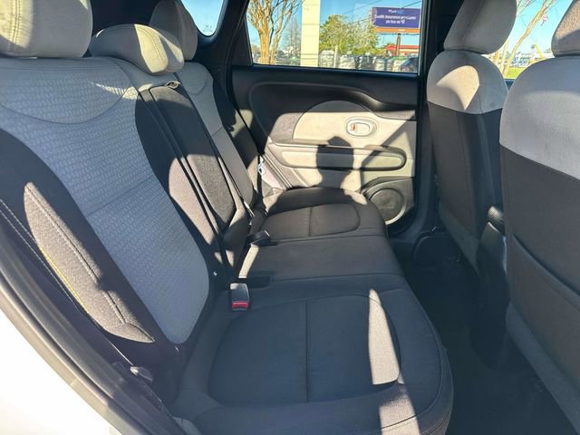 Used 2016 Kia Soul + image 14