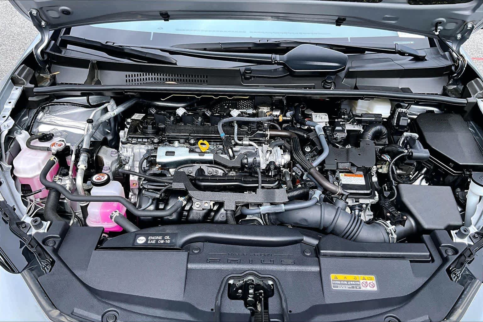 Used 2025 Toyota Prius XLE FWD image 31