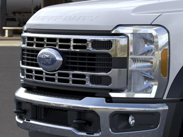 New 2025 Ford F550 4x4 Crew Cab image 17