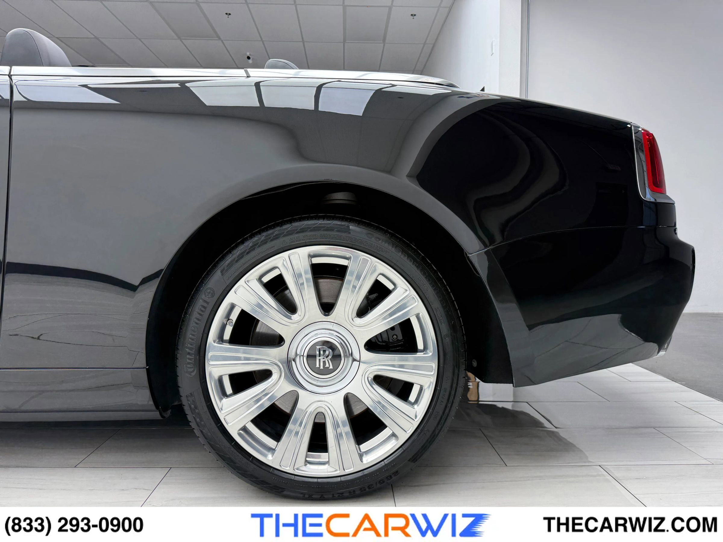 Used 2019 Rolls-Royce Dawn image 17