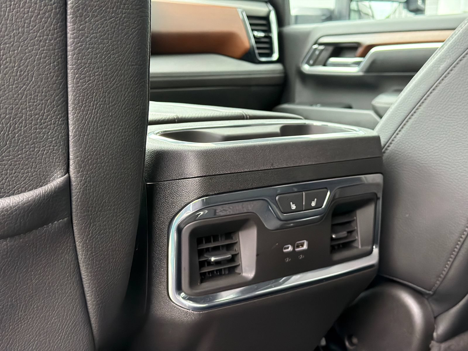 Used 2024 GMC Sierra 3500 Denali AWD/4WD image 24